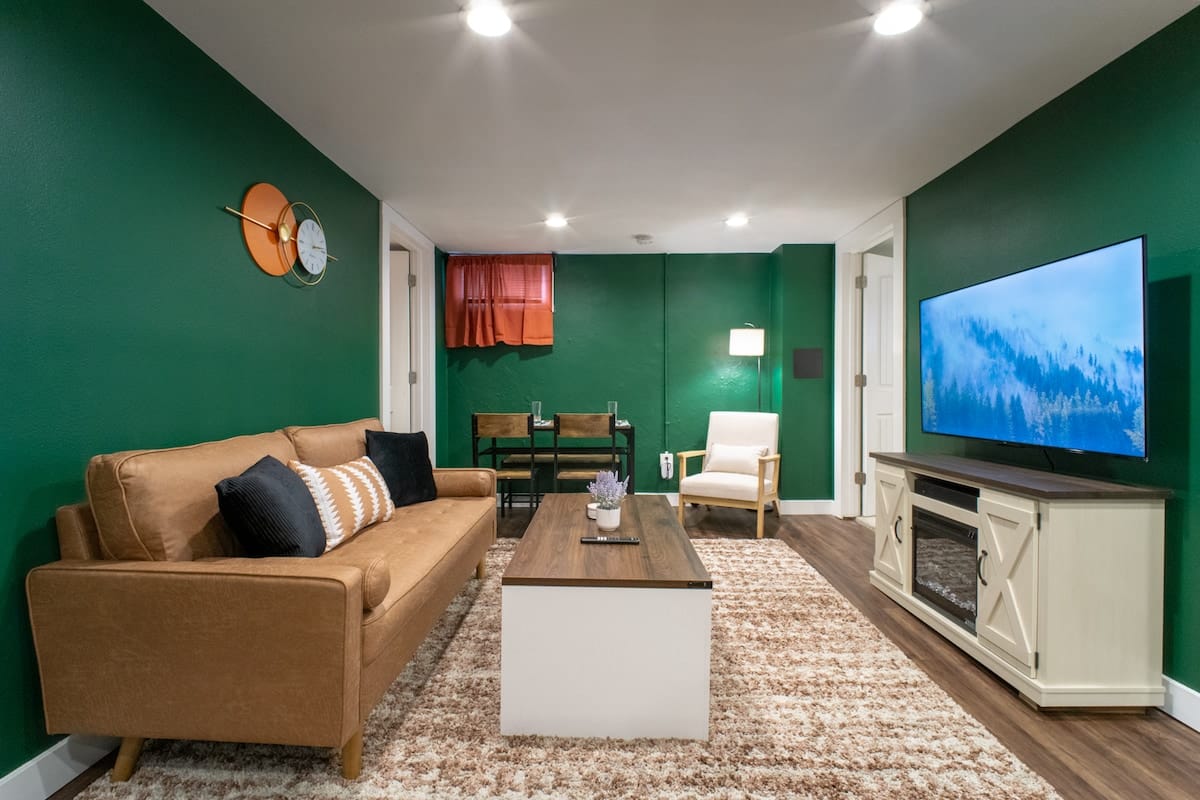 What to Expect When You Stay at Cozy Vibe Stays: Check-In, Parking & Guest FAQ